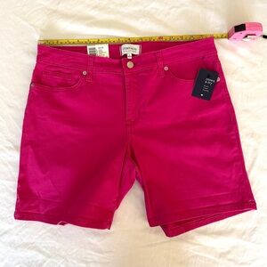 NEW Crown & Ivy Women's Fuchsia Pink Jean Shorts mid-rise with Lycra stretch 12